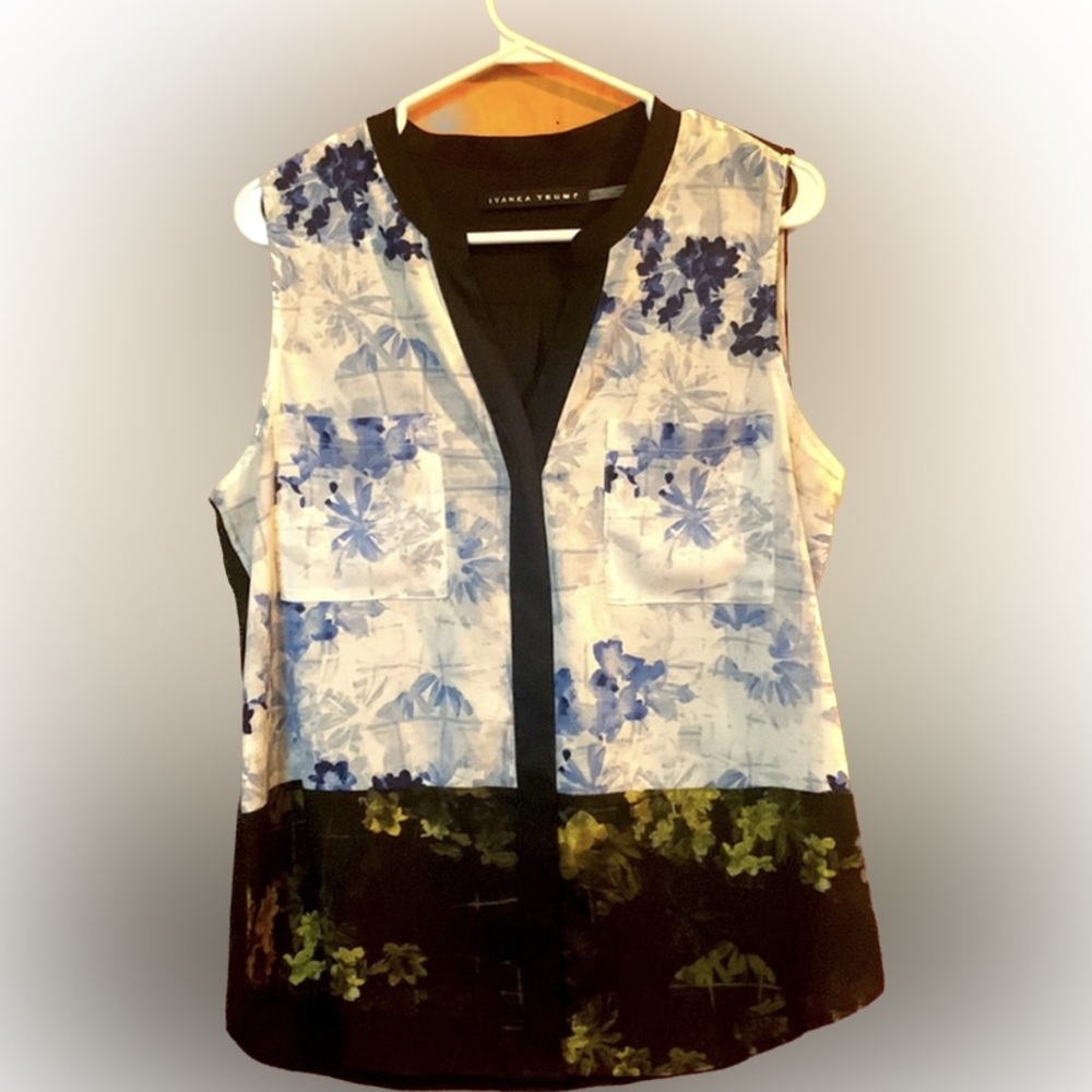 Ivanka Trump Size L light blue top sleeveless chic border  blk w/ yellow roses